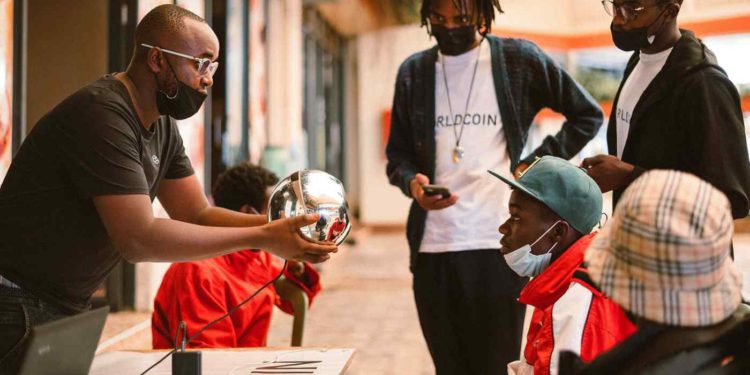 httpsd1e00ek4ebabmscloudfrontn | 動區動趨-最具影響力的區塊鏈新聞媒體 深度|Worldcoin為何要掃描虹膜?45萬個早期測試者淪為實驗資料?