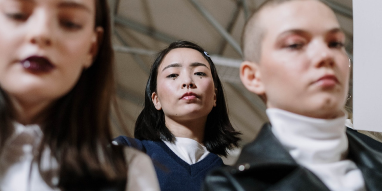pexels-cottonbro-studio-6217816 | 動區動趨-最具影響力的區塊鏈新聞媒體 富比士:Z世代除了抖音,更愛上了比特幣