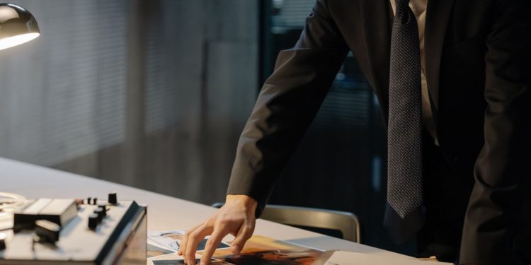 英國招募加密007！代幣調查員年薪180萬台幣、退休津貼