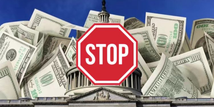 us-job-market-cooling-consumer-confidence-unexpectedly-slips | 動區動趨-最具影響力的區塊鏈新聞媒體 美國就業市場降溫、消費者信心下滑..聯準會九月停止升息?