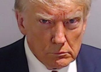 川普自首公開罪犯照「我永不投降」！共和黨另兩位加密友好候選人趁機搶人氣