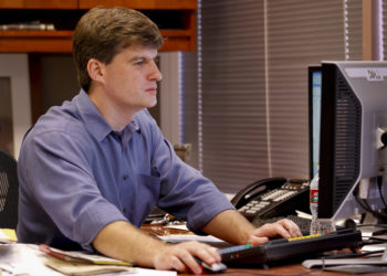 空襲警報！大賣空本尊做空16億「美股大盤選擇權」、比特幣波動率再創新低