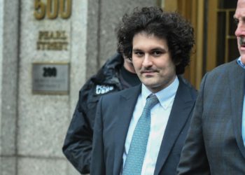 SBF抗議「獄中網路差」！美國司法部送百萬份文件看不完