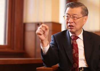 陳冲抨擊「台灣穩定幣太保守」：新加坡出臺發行架構，金管會還不快追！