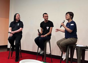 V神拿到「台灣就業金卡」降臨台北暢談多元宇宙（Plurality），全程中文對話唐鳳