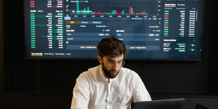 pexels-tima-miroshnichenko-7567529 | 動區動趨-最具影響力的區塊鏈新聞媒體 LTP Research 加密市場報告》通膨未停,幣安新上架期貨交易活躍