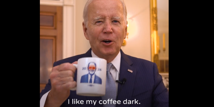 截圖 2023-08-04 下午22344 | 動區動趨-最具影響力的區塊鏈新聞媒體 拜登懂玩比特幣迷因?竟曬「雷射眼」咖啡杯,大讚真美好