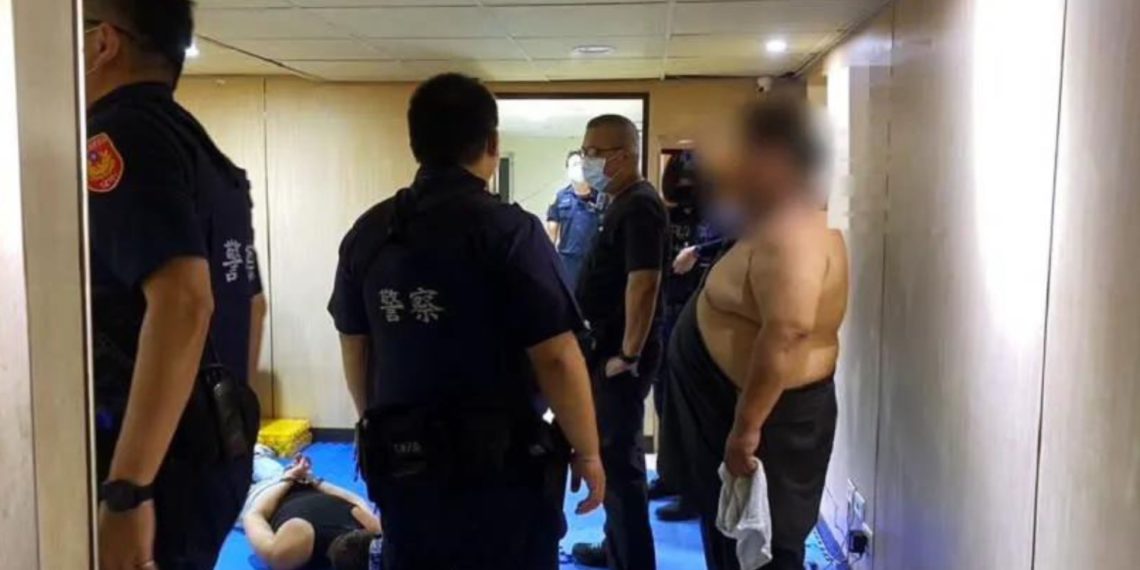 體重破百被害人「1人打4個」！加密貨幣詐騙集團拿電擊棒、甩棍猛打卻零傷害