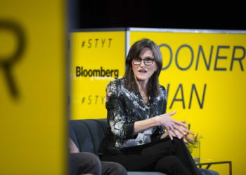 女股神：比特幣與AI結合，恐改變公司組織模式、將讓生產力爆炸成長