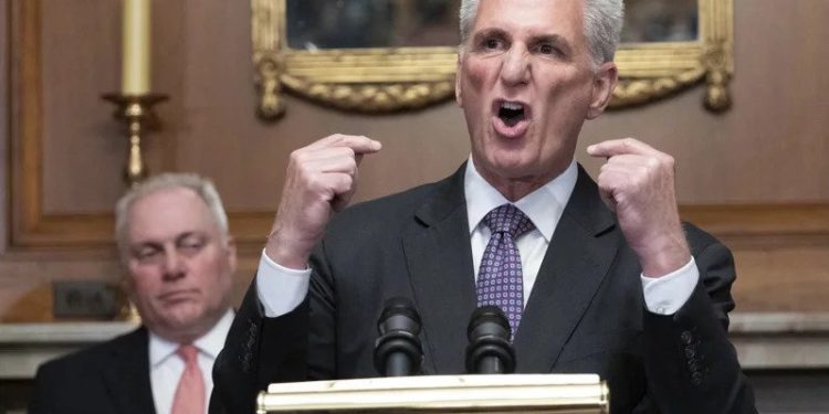 美國議長麥卡錫啟動「彈劾拜登」震撼選情！調查總統涉貪污、濫權..