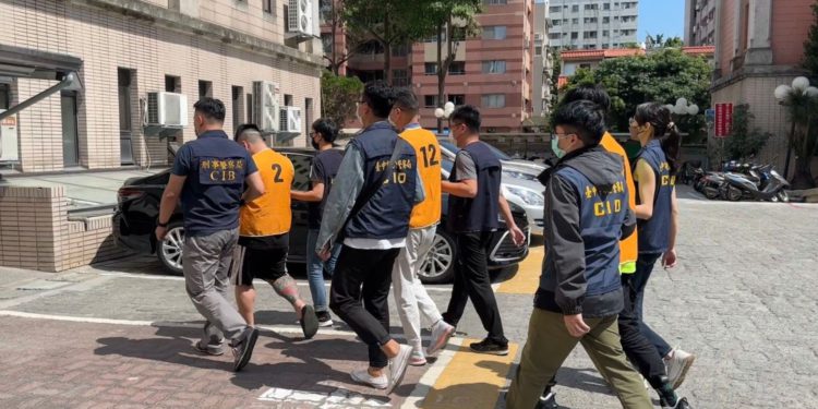 三大黑幫 | 動區動趨-最具影響力的區塊鏈新聞媒體 台灣三大黑幫聯手詐騙「洗錢1.2億」!檢警查獲大量虛擬貨幣