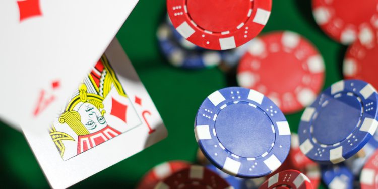 poker-chips-5623768_1280 1 | 動區動趨-最具影響力的區塊鏈新聞媒體 Friend.tech經濟模型詳解:龐氏騙局還是火熱的幻象?