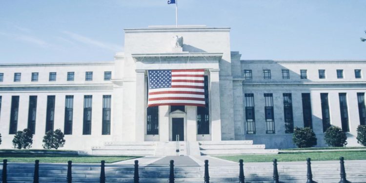 聯準會「11月不升息」比特幣衝破3.5萬、以太坊攀高1850；鮑爾決策重點一次看