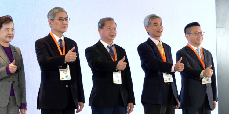 台灣首批碳權交易開市！台積電、國泰金..27家企業大買8.8萬噸CO2，區塊鏈能助碳經濟？