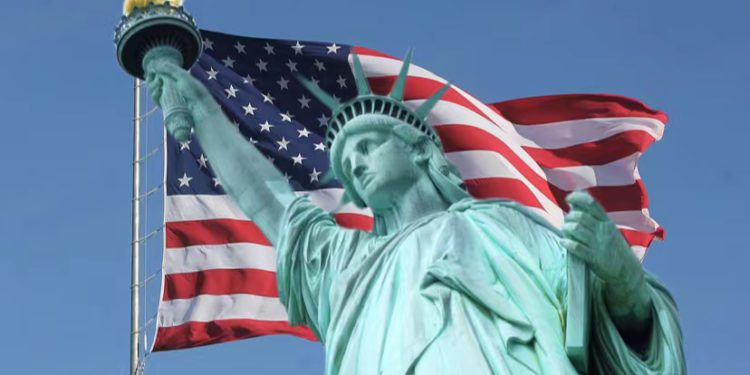 美國2024至少「降息五次」才能避免經濟衰退！MBMG：Fed貨幣政策與現實脫節