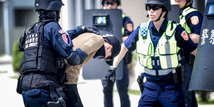 20221019000148M | 動區動趨-最具影響力的區塊鏈新聞媒體 ACE涉詐騙案延燒》刑警大隊「召集受害者」: 被魔券幣 NFTC QQQ…詐騙請速填表單報案 (內附連結)