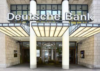 德銀調查：1/3散戶認為比特幣「年底跌破 20,000 鎂」！42%估BTC未來將消失