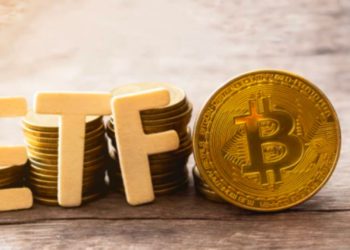 比特幣現貨ETF即時現況》灰度GBTC持倉跌破50萬枚、總交易量達259億鎂、7家發行商0費率搶市