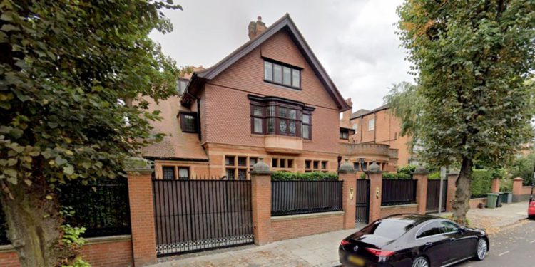 | 動區動趨-最具影響力的區塊鏈新聞媒體 英國打工仔「BTC買3千萬美元豪宅」遭控洗錢,警沒收6.1萬枚比特幣