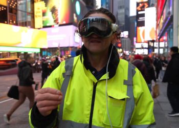 Vision Pro上市轟動紐約街頭！花樣操作翻轉元宇宙，網讚：蘋果最偉大發明