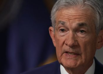 鮑爾暗示2024年降息3次，Fed最快三月後才會放寬貨幣緊縮