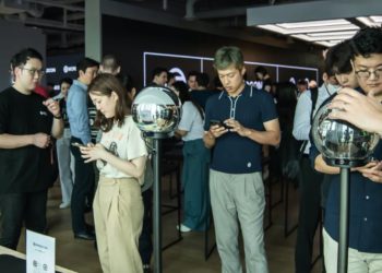 WLD半年被動收入超1000鎂！飛日本註冊「掃瞄虹膜」領世界幣空投划算嗎？試算給你看