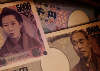 34年來最低！日圓一度貶破160後強彈，日銀出手了？Fed降息延後恐致日圓繼續跌