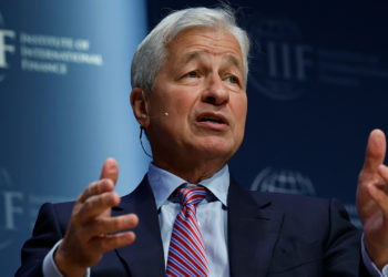 美國經濟疲軟、通膨仍高，摩根大通CEO：1970年代停滯性通膨恐重演！軟著陸機率剩50%