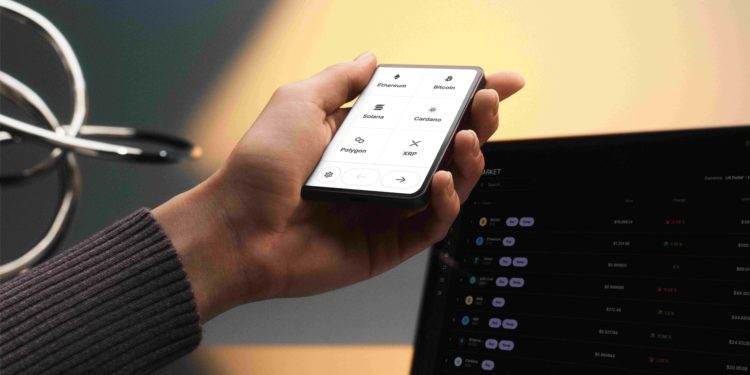 | 動區動趨-最具影響力的區塊鏈新聞媒體 延遲14個月!Ledger Stax新冷錢包終於出貨,iPod之父操刀設計有何特色?