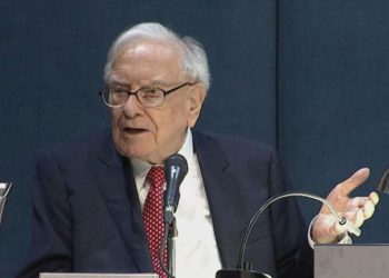 巴菲特滿手現金！波克夏大砍13%蘋果股票，暗示市場高峰已過？