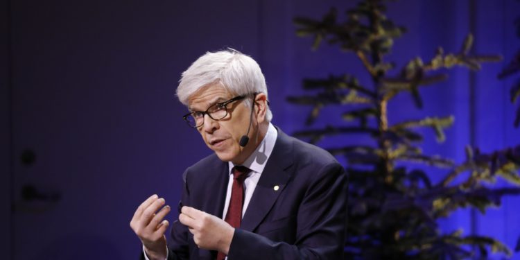 諾貝爾經濟學獎得主羅默：人們對AI太有信心，恐重演22年加密貨幣泡沫！