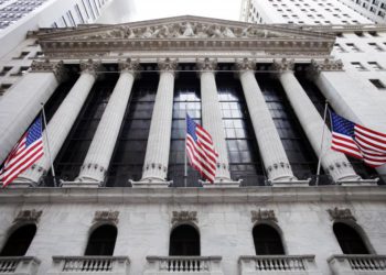 聯準會傳聲筒：Fed維持高利率時間會比預期更久、高盛CEO料2024不會降息