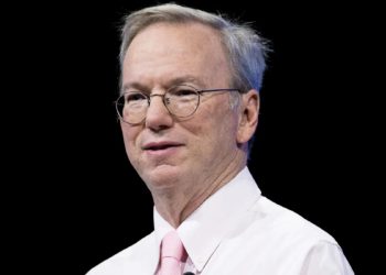 Google前執行長：美國在AI領域遠遠領先中國2~3年，因這四點原因