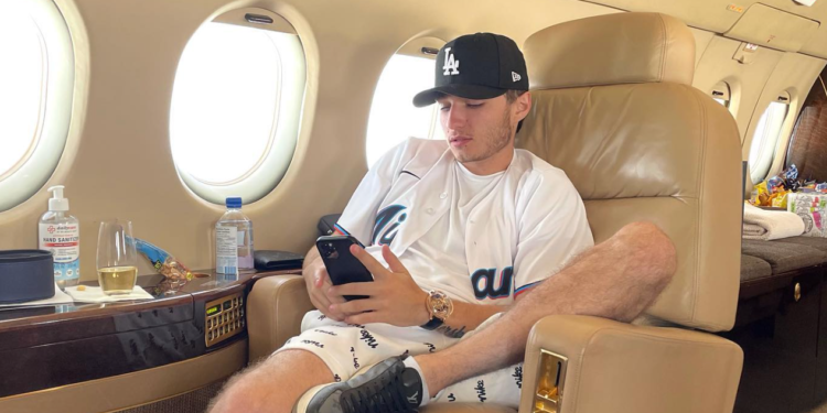 25歲加拿大「加密貨幣之王」遭捕！龐氏騙局吸金9.4億元，一度被債權人綁架爆打