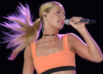 V神嗆罵名人迷因幣無用？發幣澳洲女歌手宣布：MOTHER可買手機、資費套餐