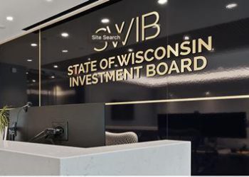 美最大退休基金SWIB投資比特幣ETF震撼業界！財金教授：將引領更多機構進場