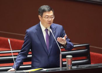 台灣AI基本法草案出爐！7大原則4大重點整理，卓榮泰：AI 不能破壞人權需保障民主