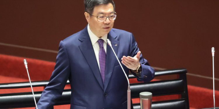 台灣AI基本法草案出爐！7大原則4大重點整理，卓榮泰：AI 不能破壞人權需保障民主