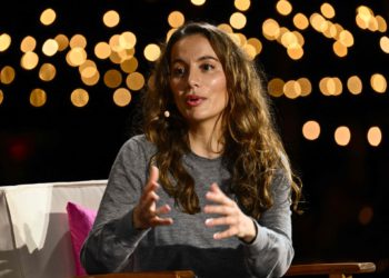 對話 ChatGPT 神秘教母》訓練資料是否侵權、Sora 比聊天機器人危險、GPT-5 有多強大？