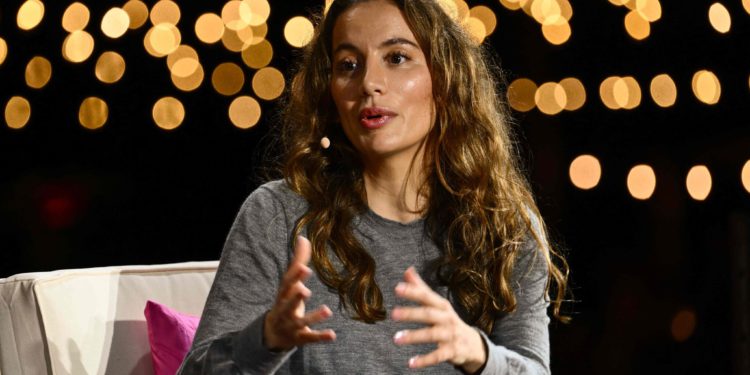 對話 ChatGPT 神秘教母》訓練資料是否侵權、Sora 比聊天機器人危險、GPT-5 有多強大？