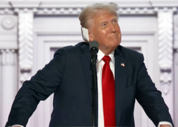 川普槍擊後帶傷演說：上帝讓我免死「我會降息消滅通膨」，再提台灣將捲入第三次世界大戰