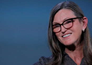 CrowdStrike釀「微軟windows大當機」後崩盤11%，為何女股神砸1300萬鎂抄底？