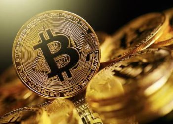 比特幣攀高5.8萬美元！QCP Capital：三大理由顯示BTC過度看跌，以太坊ETF或立大功