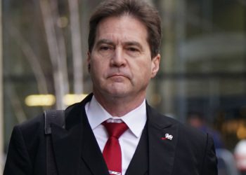 澳本聰完蛋！告人誹謗再吞敗，英國法院發出全球財產凍結令