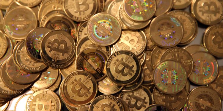 比特幣波動率下滑、週末交易量創新低，現貨ETF如何讓BTC變無趣？