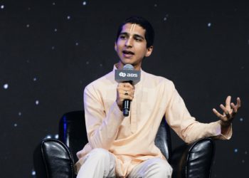 阿南德來台ABS重大預測！2025年大地震、3月政治風暴..「有靈性的台灣人請聽我建議」