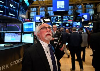 美股已觸頂？分析師警告：任何反彈都假的，大眾商品下跌預告經濟衰退