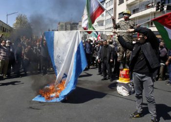 伊朗傳將空襲以色列！台股暴跌1700點、日韓股市觸發熔斷 血洗市場