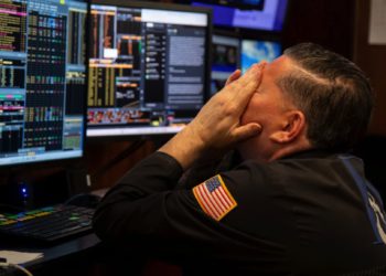 美股屠殺！輝達大跌7%、Arm狂瀉15%..美製造業數據疲軟、初領失業金人數創一年新高