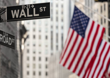 美國非農就業數據「下修81.8萬人」創15年最大，經濟衰退股災恐再襲？